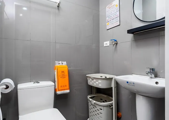 Aparthotel 1br Staycation At Air Residences Makati